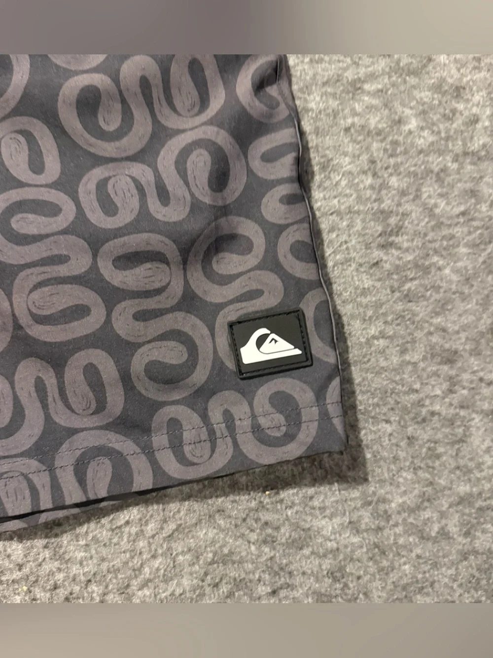 Quicksilver Swim Trunks Shorts Mens XXL Gray Black Patterned UPF 50 Quick Dry